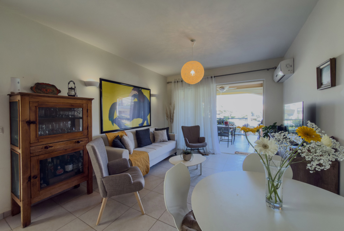 Two-storey apartment with 3 bedrooms & shared pool next to the beach near Maleme
