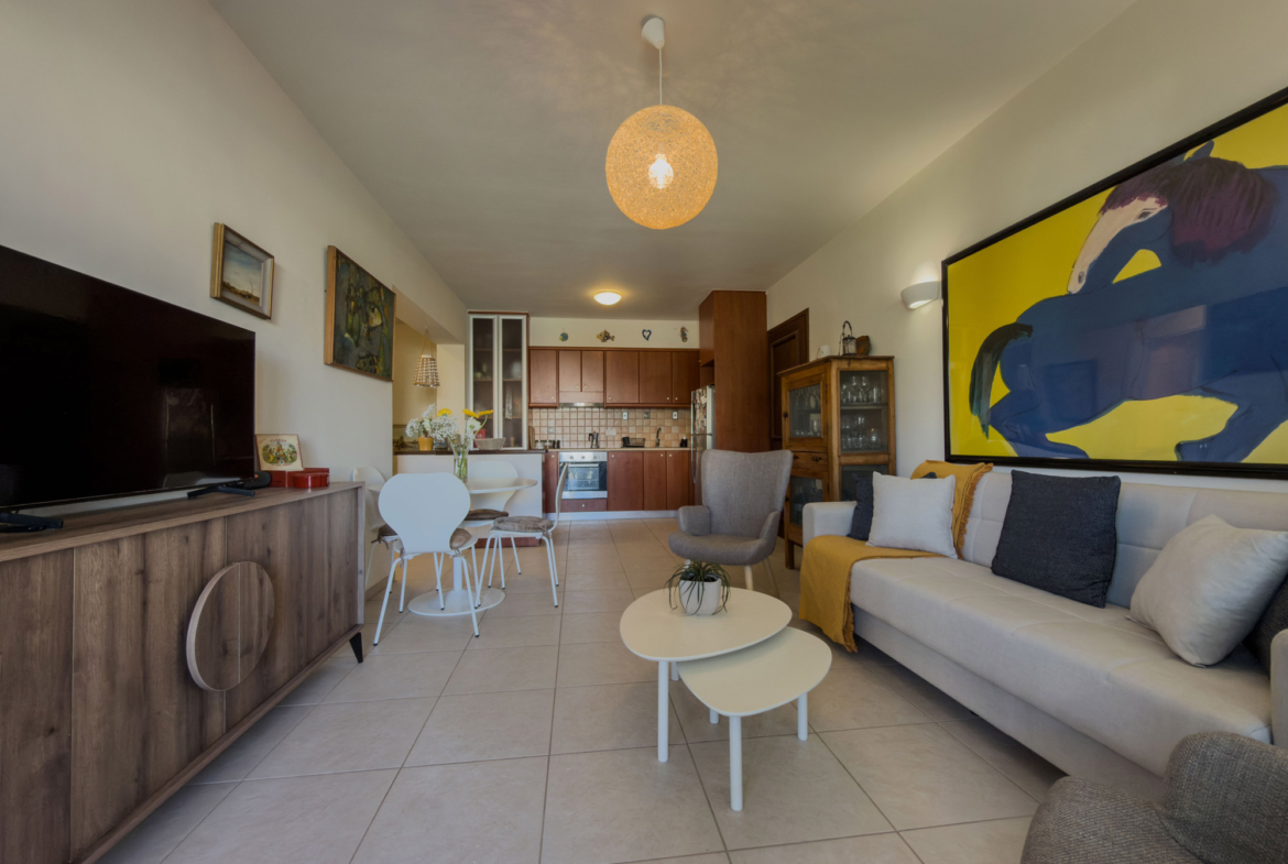 Two-storey apartment with 3 bedrooms & shared pool next to the beach near Maleme
