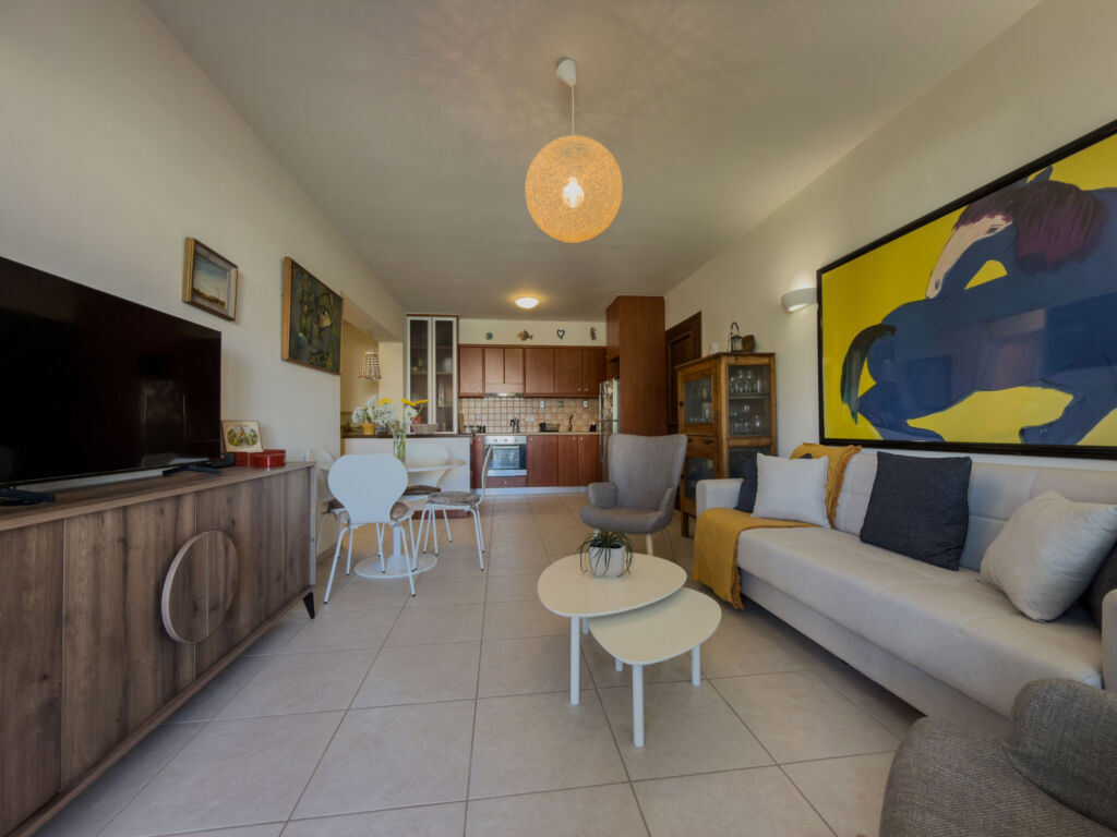 Two-storey apartment with 3 bedrooms & shared pool next to the beach near Maleme