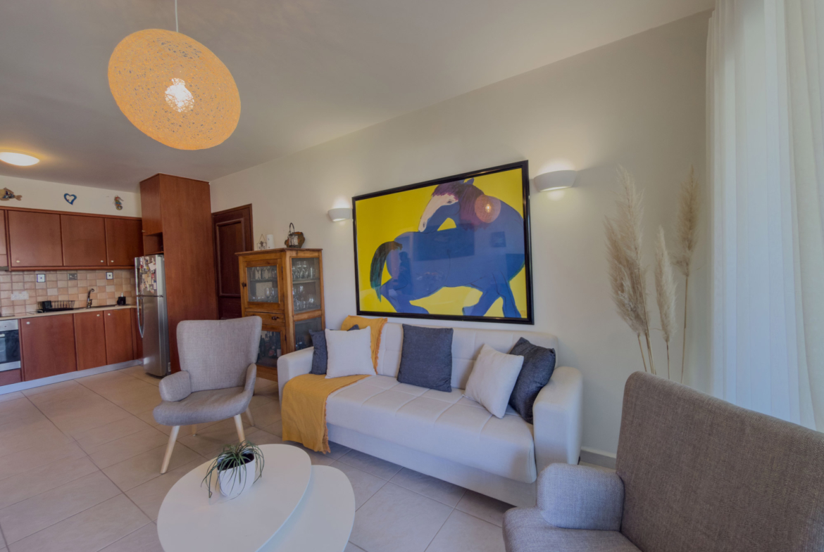 Two-storey apartment with 3 bedrooms & shared pool next to the beach near Maleme