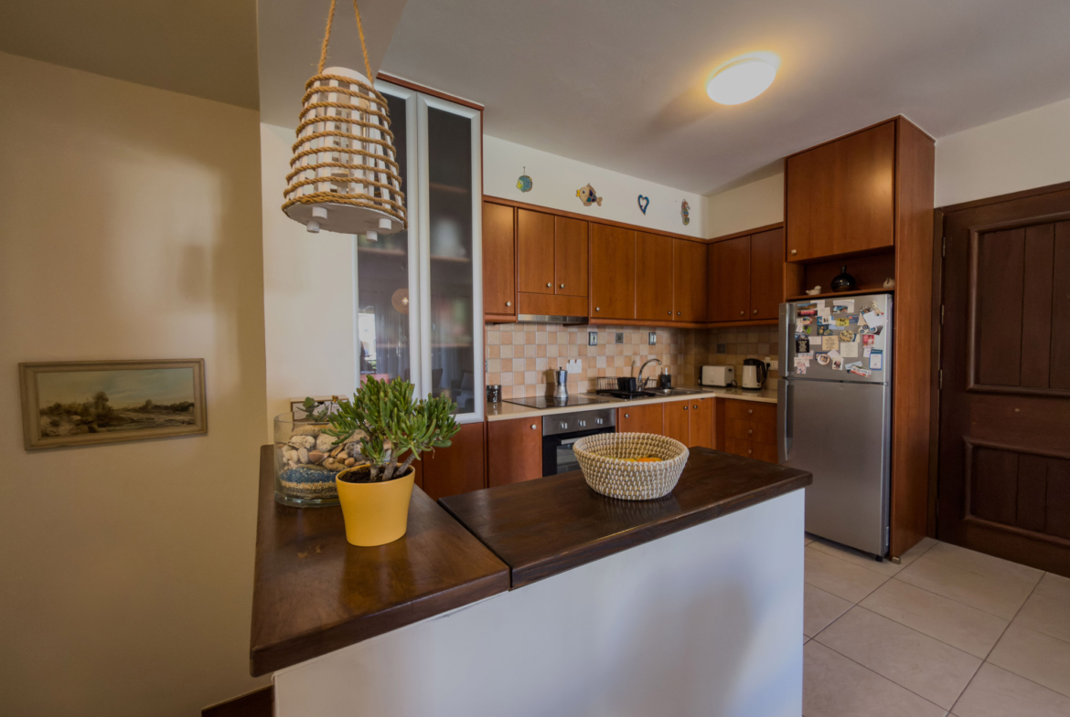 Two-storey apartment with 3 bedrooms & shared pool next to the beach near Maleme