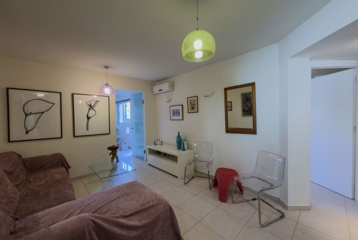 Two-storey apartment with 3 bedrooms & shared pool next to the beach near Maleme