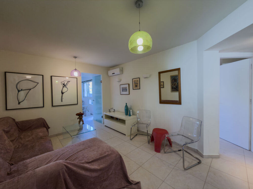 Two-storey apartment with 3 bedrooms & shared pool next to the beach near Maleme