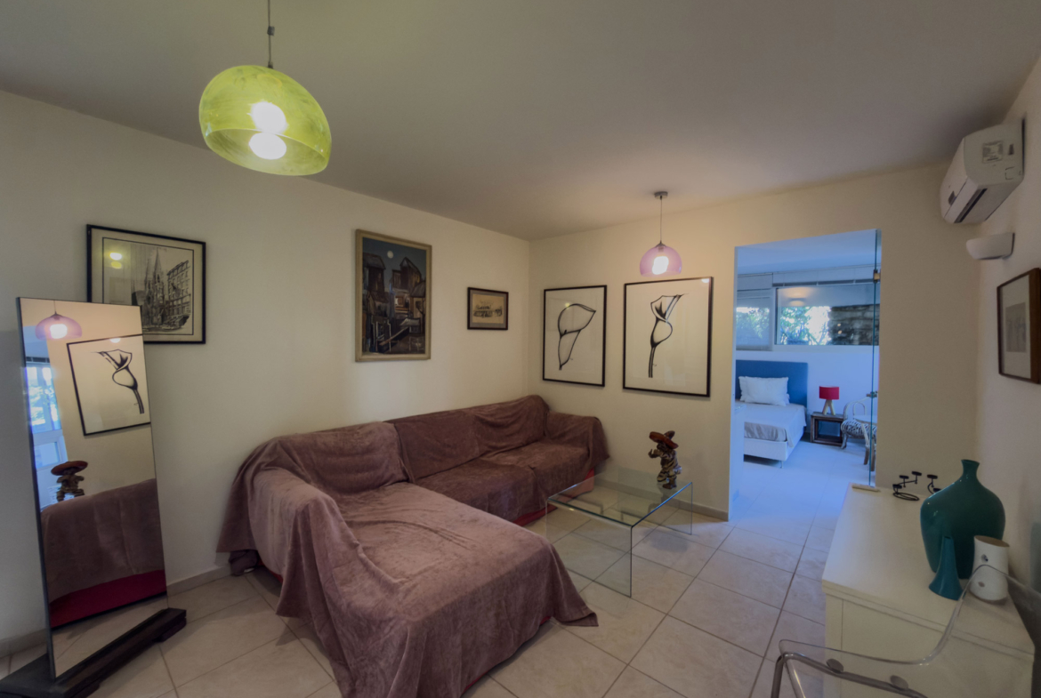 Two-storey apartment with 3 bedrooms & shared pool next to the beach near Maleme