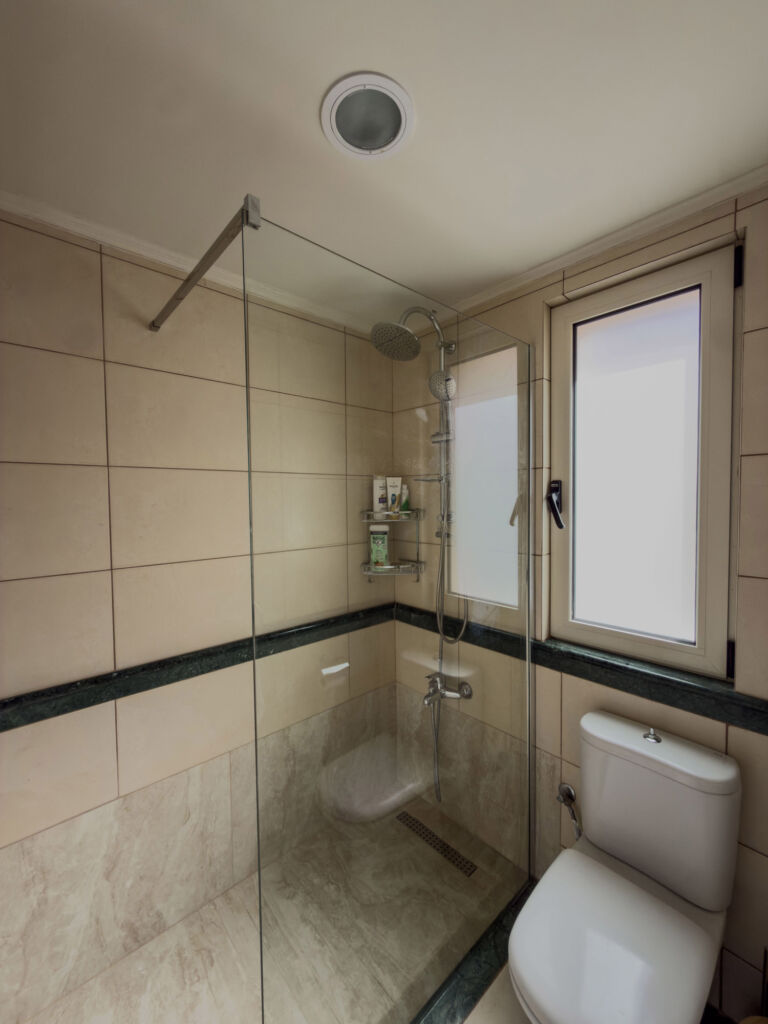 Two-storey apartment with 3 bedrooms & shared pool next to the beach near Maleme