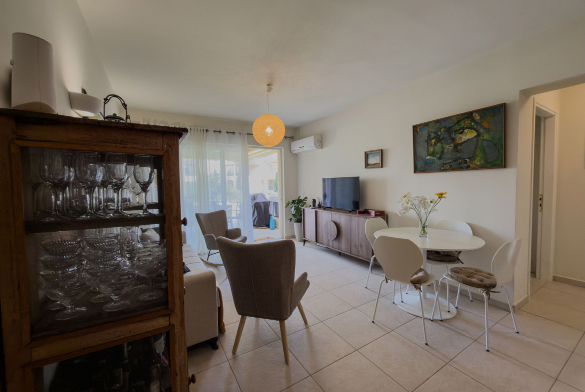 Two-storey apartment with 3 bedrooms & shared pool next to the beach near Maleme