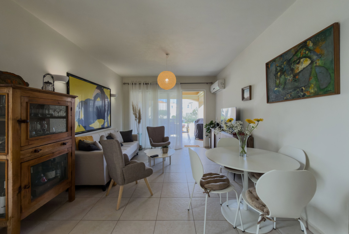 Two-storey apartment with 3 bedrooms & shared pool next to the beach near Maleme