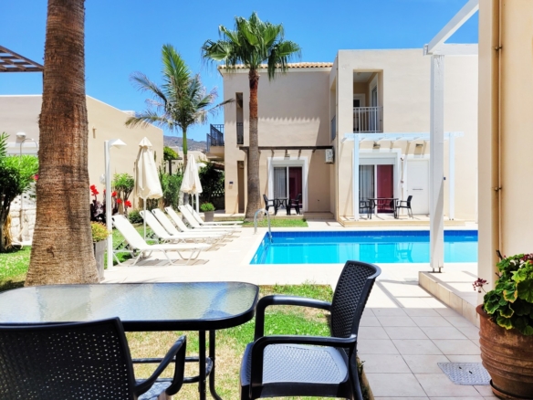 Seaside two-bedroom apartment with a shared pool in Nopigia