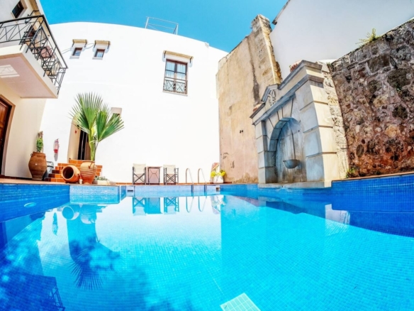 One-bedroom apartment with a shared pool & roof terrace in Atsipopoulo