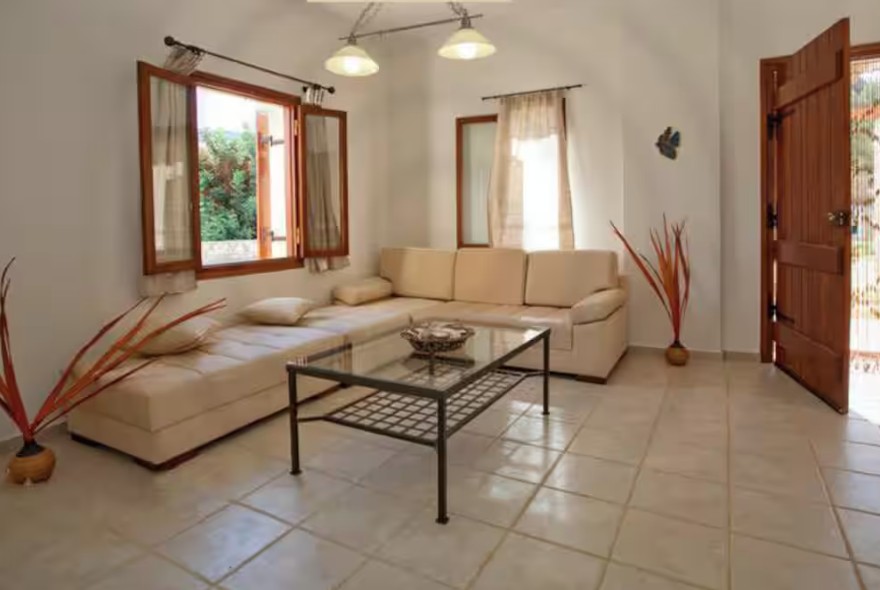 Detached 3-bedroom house with a pool & extra building capacity in Gavalochori