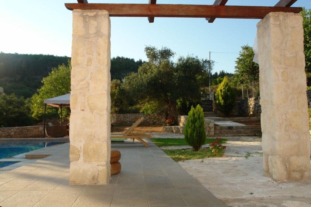 17 Detached 3-bedroom house with a pool & extra building capacity in Gavalochori