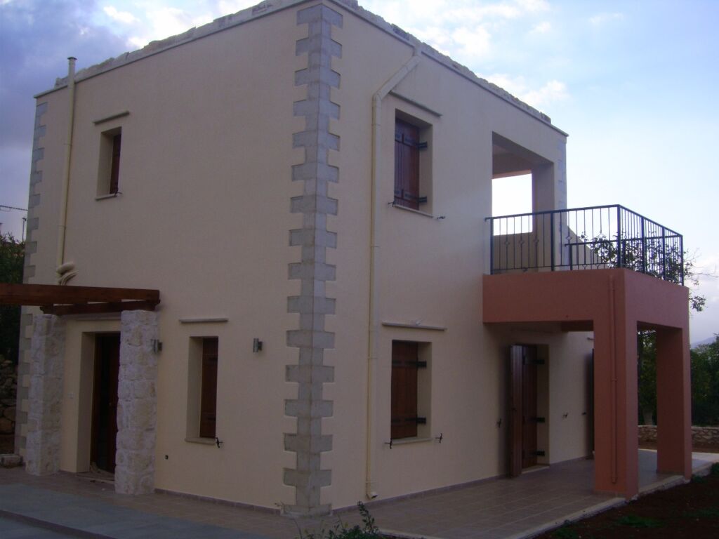 19 Detached 3-bedroom house with a pool & extra building capacity in Gavalochori