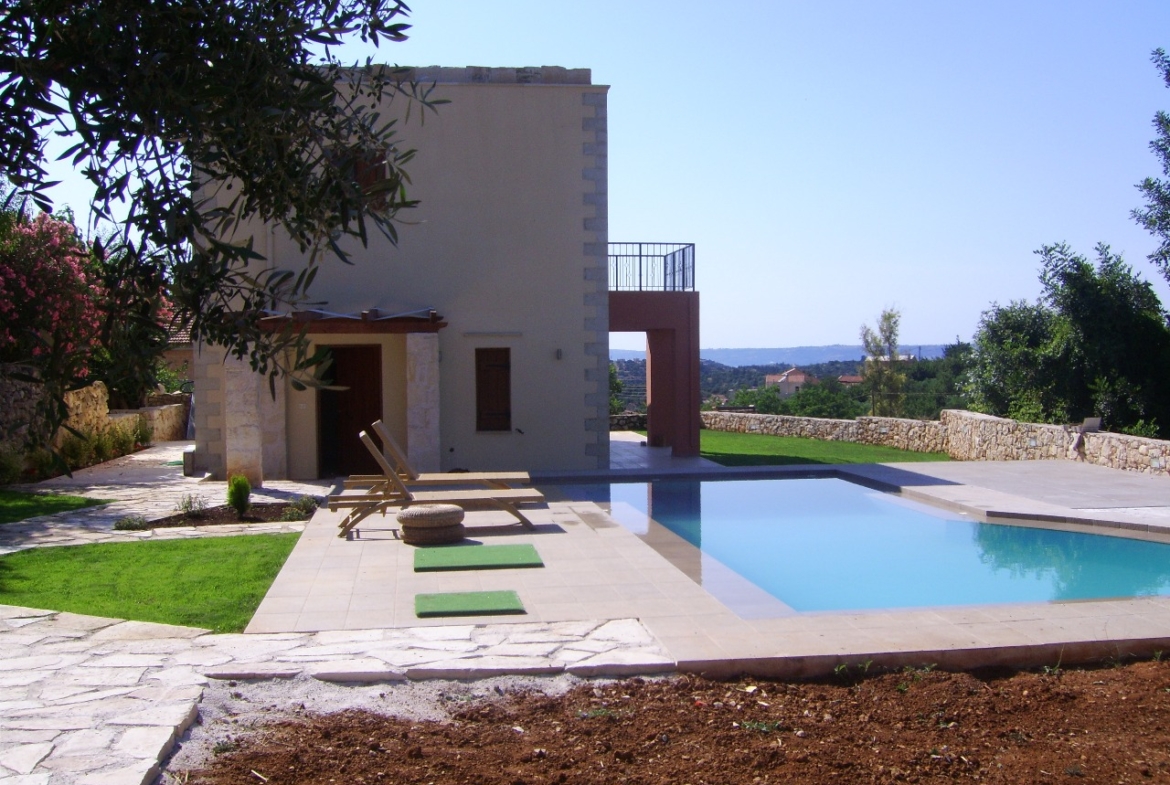 Detached 3-bedroom house with a pool & extra building capacity in Gavalochori