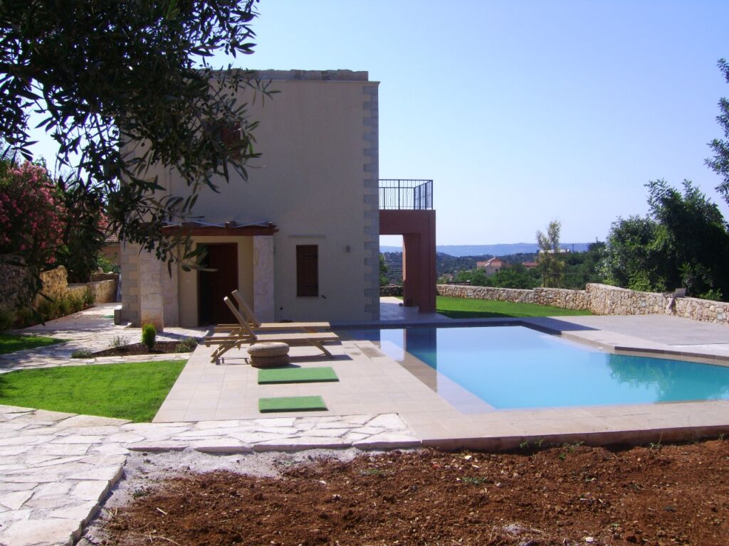 2 Detached 3-bedroom house with a pool & extra building capacity in Gavalochori