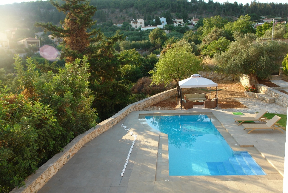 Detached 3-bedroom house with a pool & extra building capacity in Gavalochori
