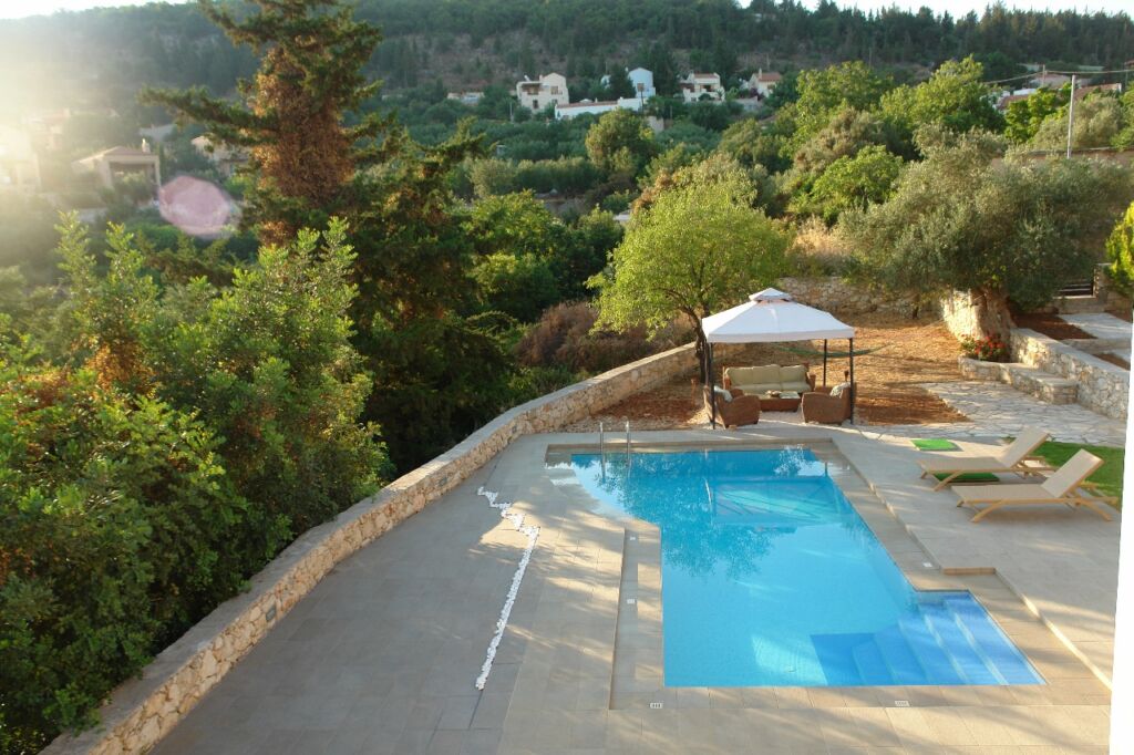 5 Detached 3-bedroom house with a pool & extra building capacity in Gavalochori