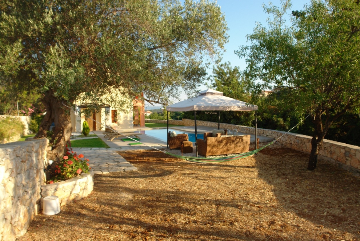 Detached 3-bedroom house with a pool & extra building capacity in Gavalochori
