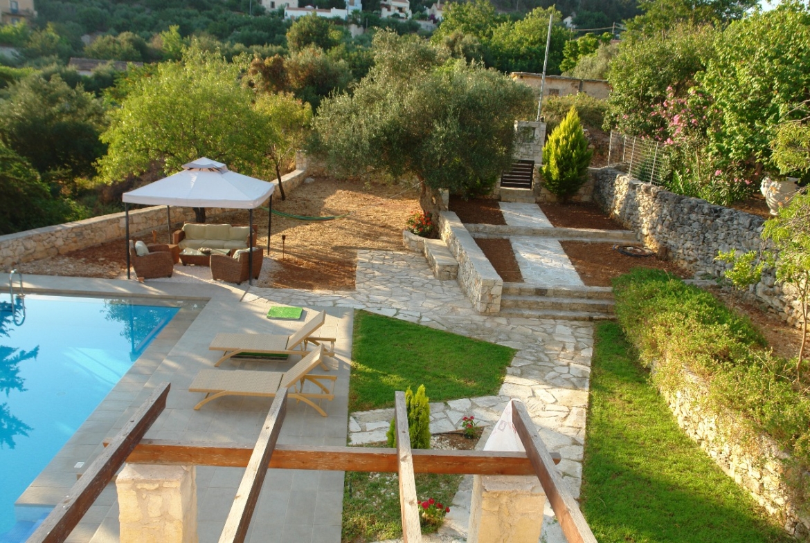 Detached 3-bedroom house with a pool & extra building capacity in Gavalochori