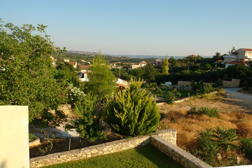8 Detached 3-bedroom house with a pool & extra building capacity in Gavalochori
