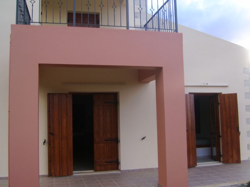 9 Detached 3-bedroom house with a pool & extra building capacity in Gavalochori