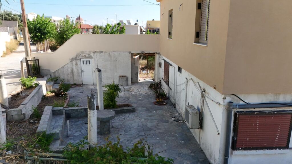Two-bedroom ground floor apartment with a spacious plot & within walking distance to the beach in Kalyves