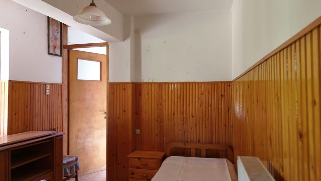 Two-bedroom ground floor apartment with a spacious plot & within walking distance to the beach in Kalyves