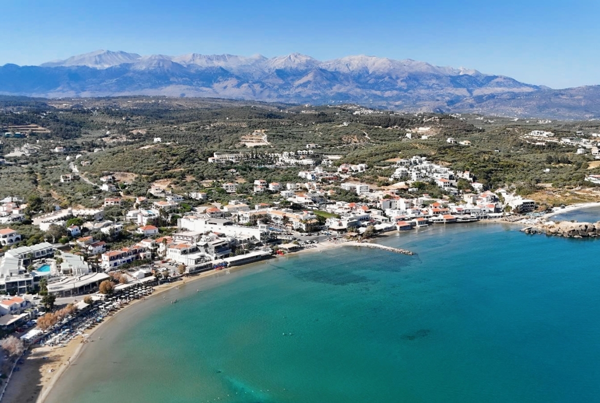 Beachfront one-bedroom apartment with White Mountains view in Almyrida