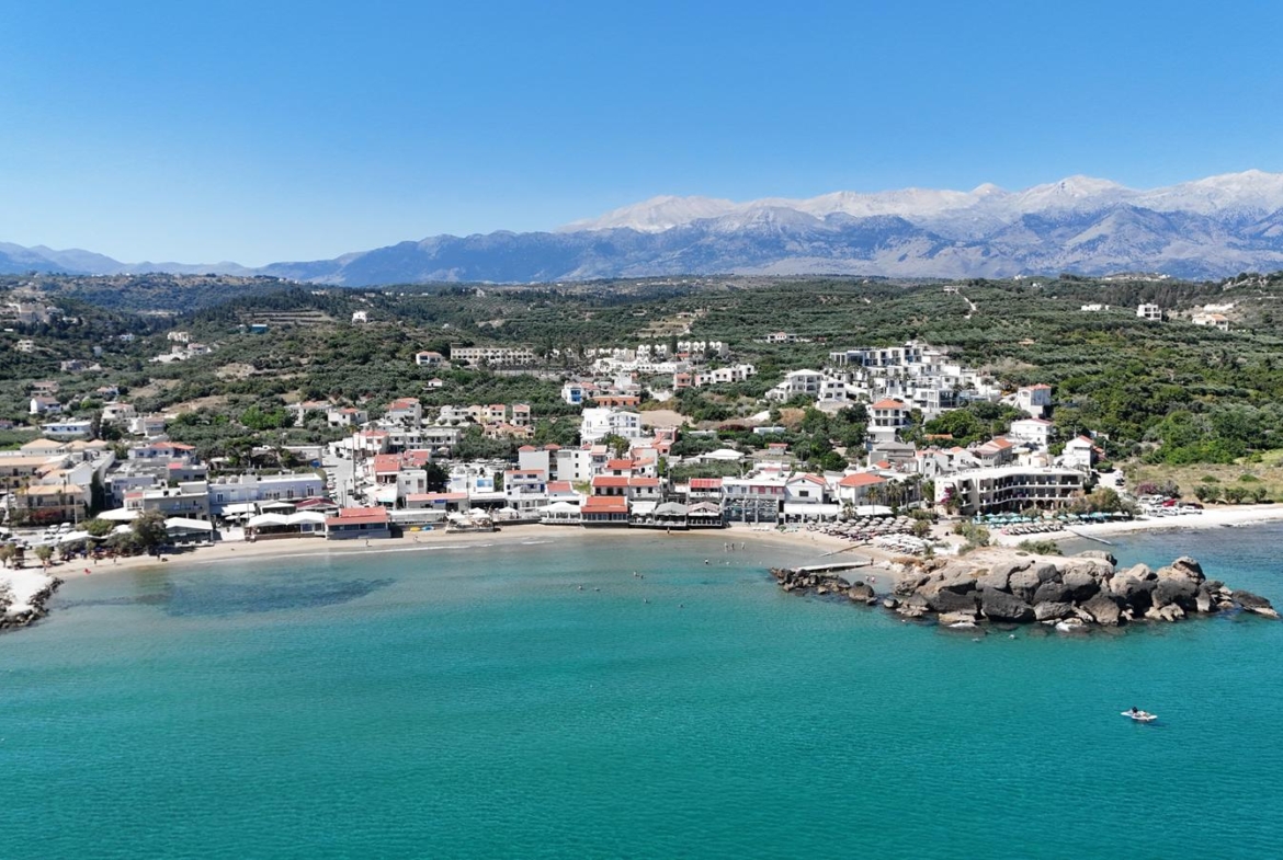 Beachfront one-bedroom apartment with White Mountains view in Almyrida