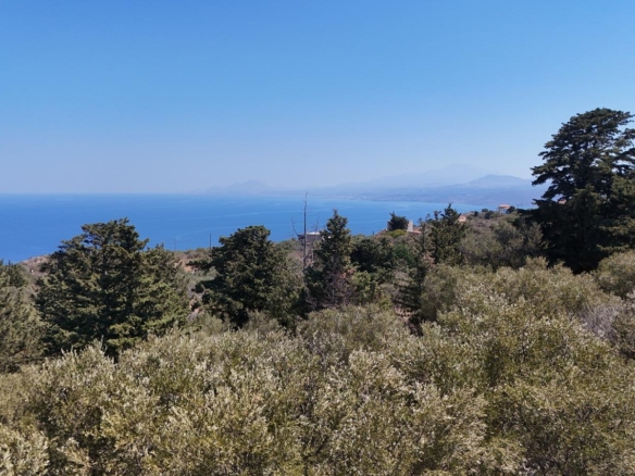 Plot with stunning sea & mountain views inside the limits of Kefalas village