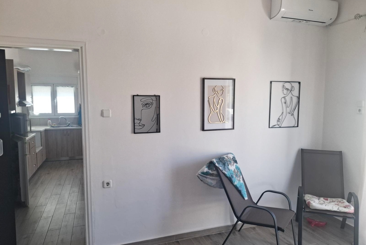 Beachfront one-bedroom apartment with White Mountains view in Almyrida