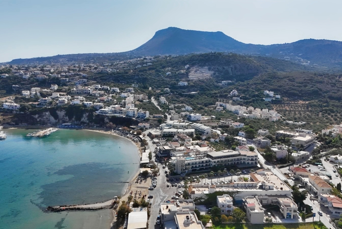 Beachfront one-bedroom apartment with White Mountains view in Almyrida