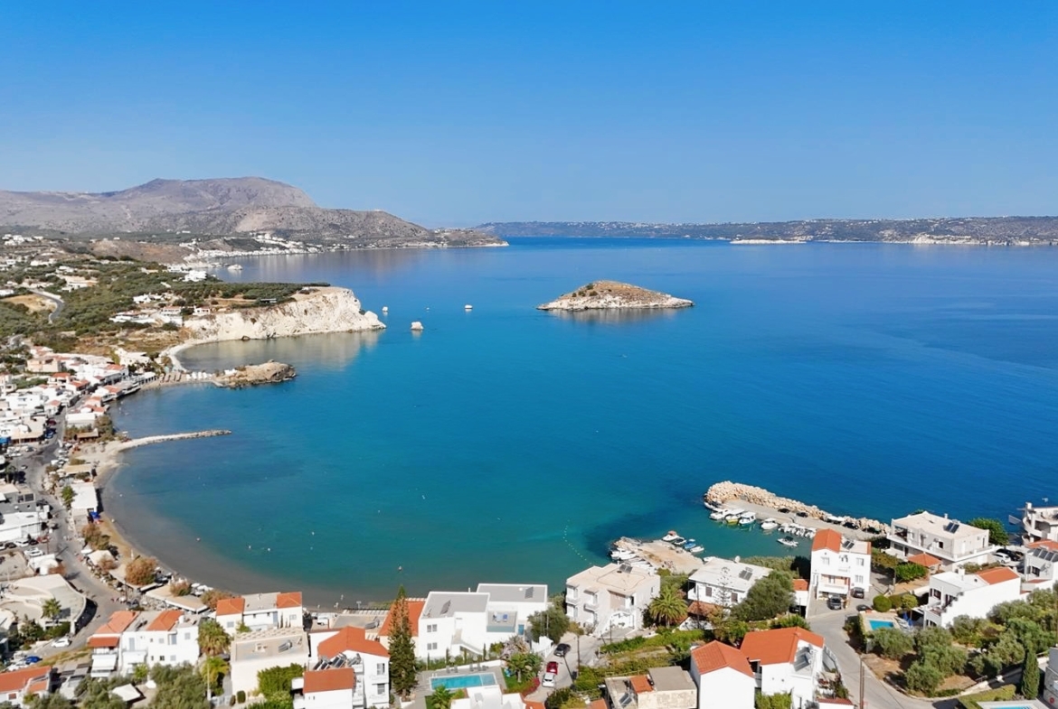 Beachfront one-bedroom apartment with White Mountains view in Almyrida