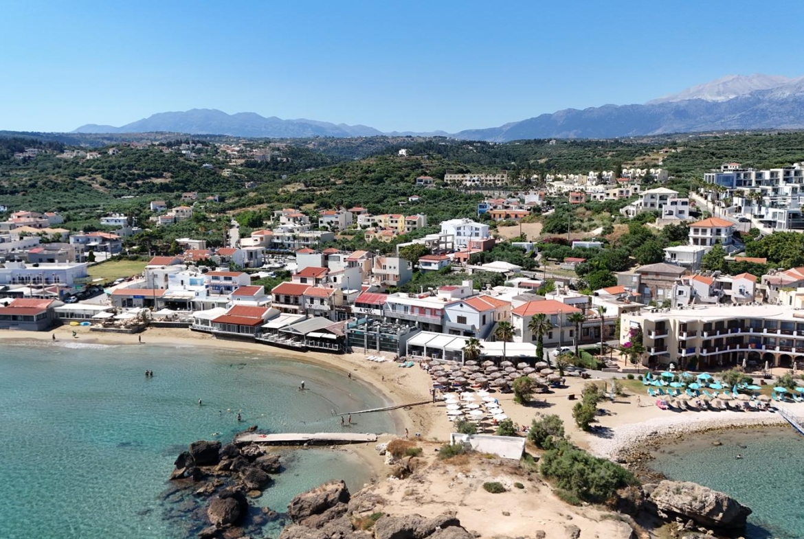Beachfront one-bedroom apartment with White Mountains view in Almyrida