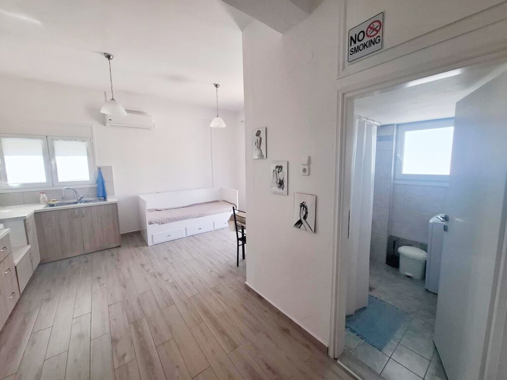 3 Beachfront one-bedroom apartment with White Mountains view in Almyrida