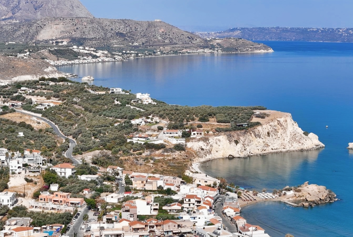 Beachfront one-bedroom apartment with White Mountains view in Almyrida