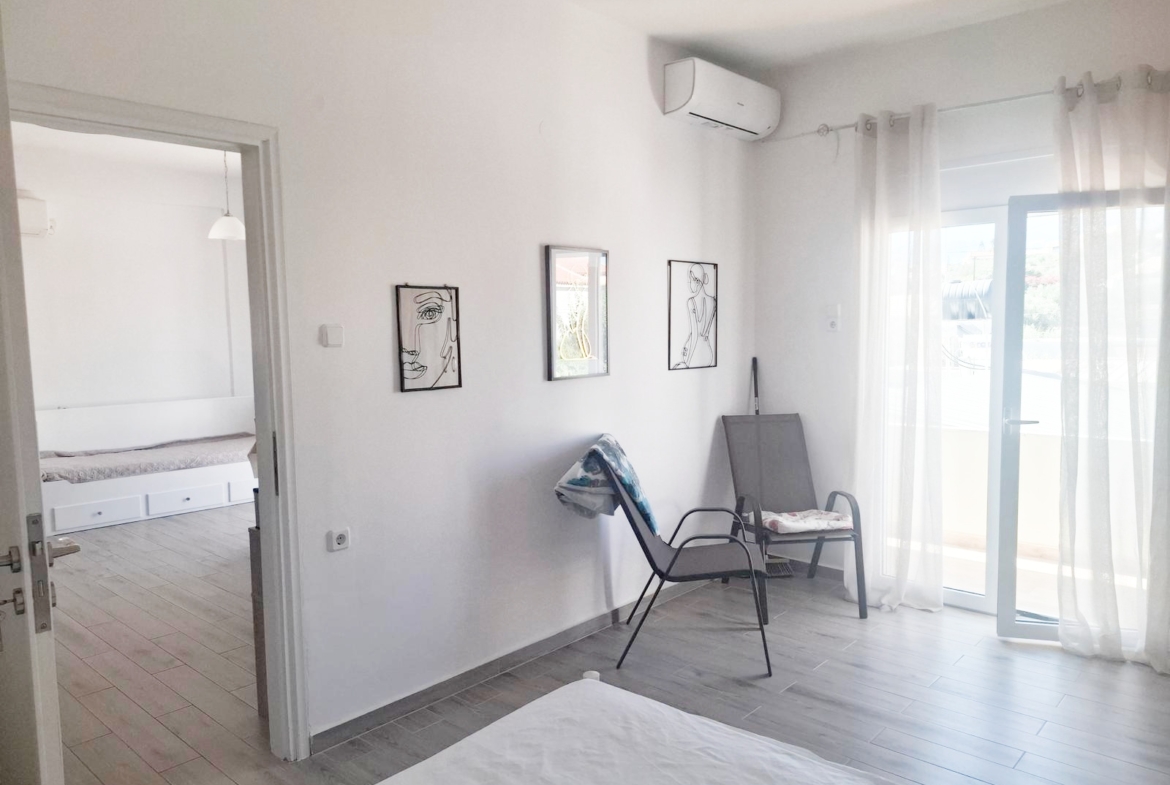 Beachfront one-bedroom apartment with White Mountains view in Almyrida