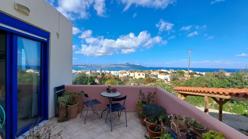 13-9 Detached 2-bedroom house with a shared pool & sea view in Plaka