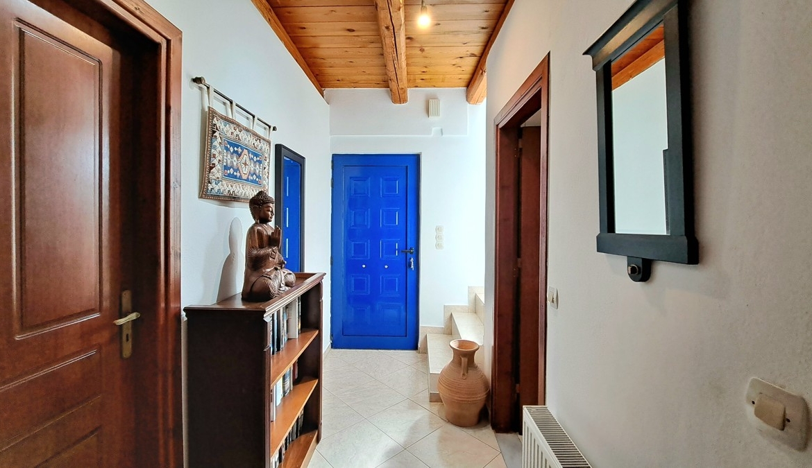 Detached 2-bedroom house with a shared pool & sea view in Plaka