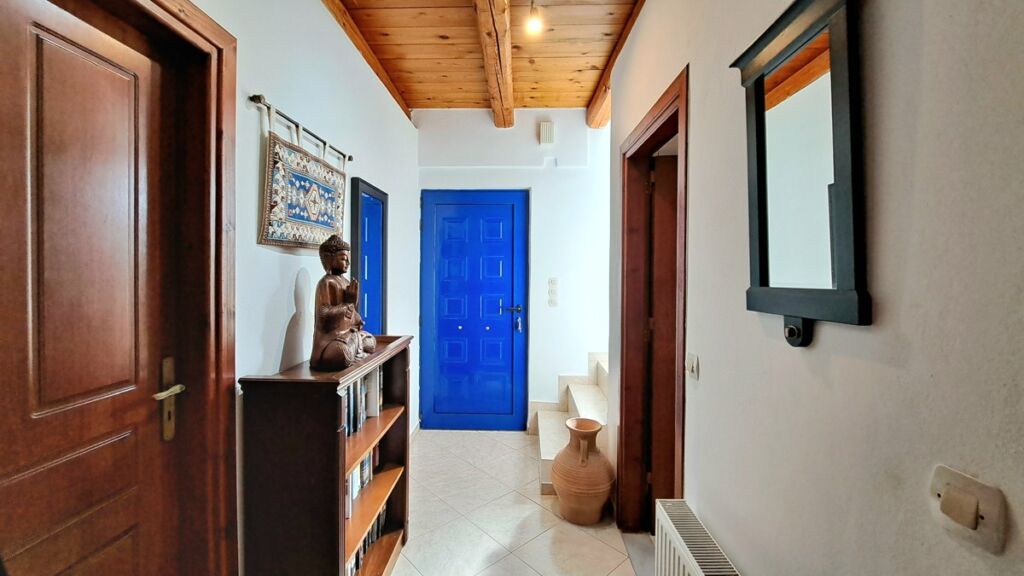 15-8 Detached 2-bedroom house with a shared pool & sea view in Plaka