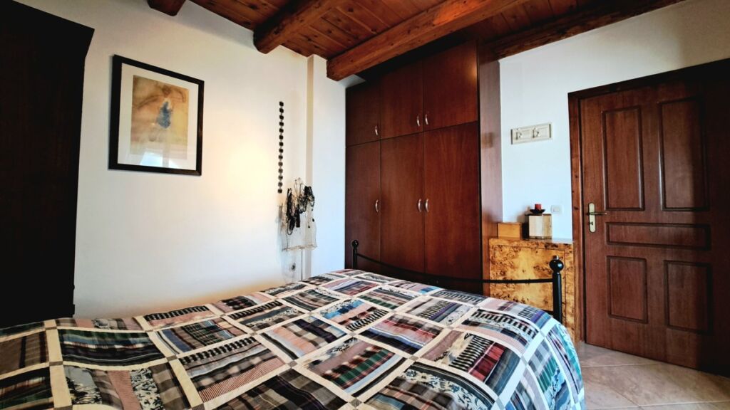 181 Detached 2-bedroom house with a shared pool & sea view in Plaka