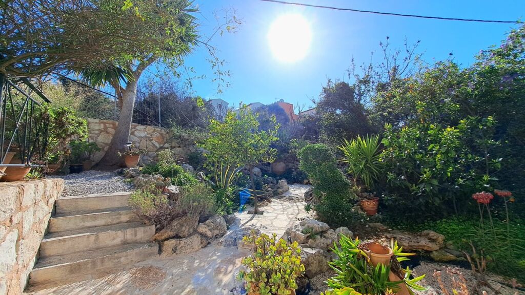 31-4 Detached 2-bedroom house with a shared pool & sea view in Plaka