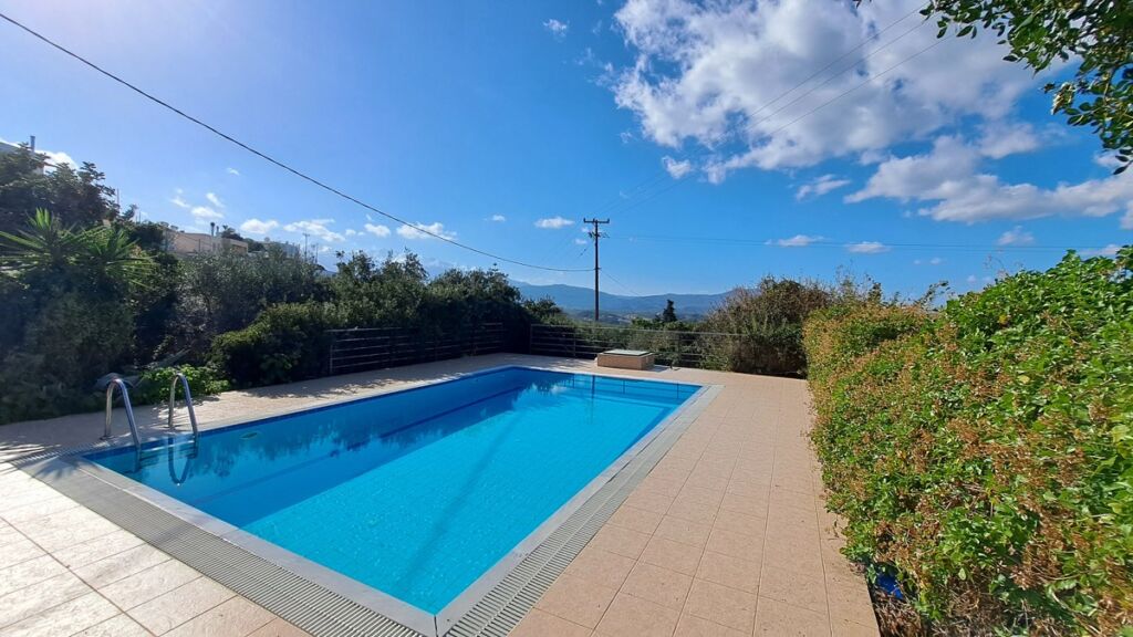 34-3 Detached 2-bedroom house with a shared pool & sea view in Plaka