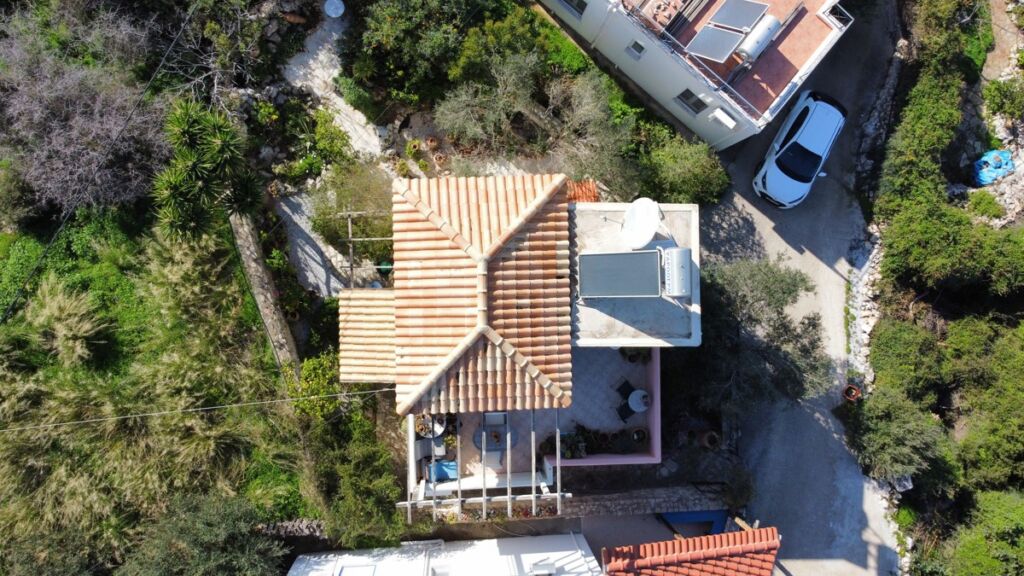 35-3 Detached 2-bedroom house with a shared pool & sea view in Plaka