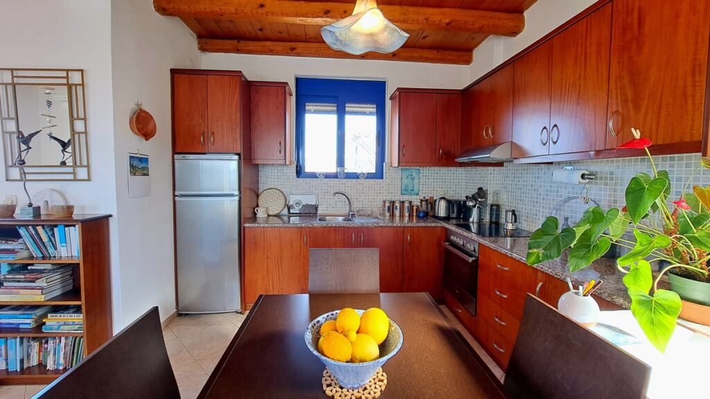 5-14 Detached 2-bedroom house with a shared pool & sea view in Plaka
