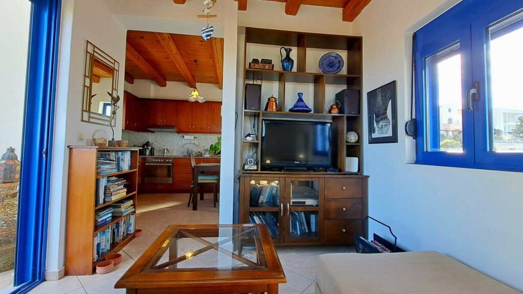 6-14 Detached 2-bedroom house with a shared pool & sea view in Plaka