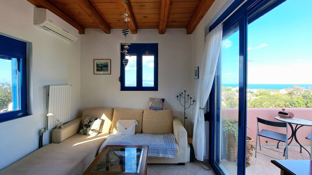 7-14 Detached 2-bedroom house with a shared pool & sea view in Plaka