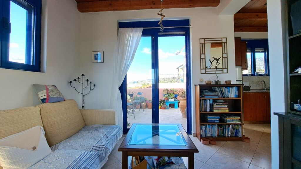 9-13 Detached 2-bedroom house with a shared pool & sea view in Plaka