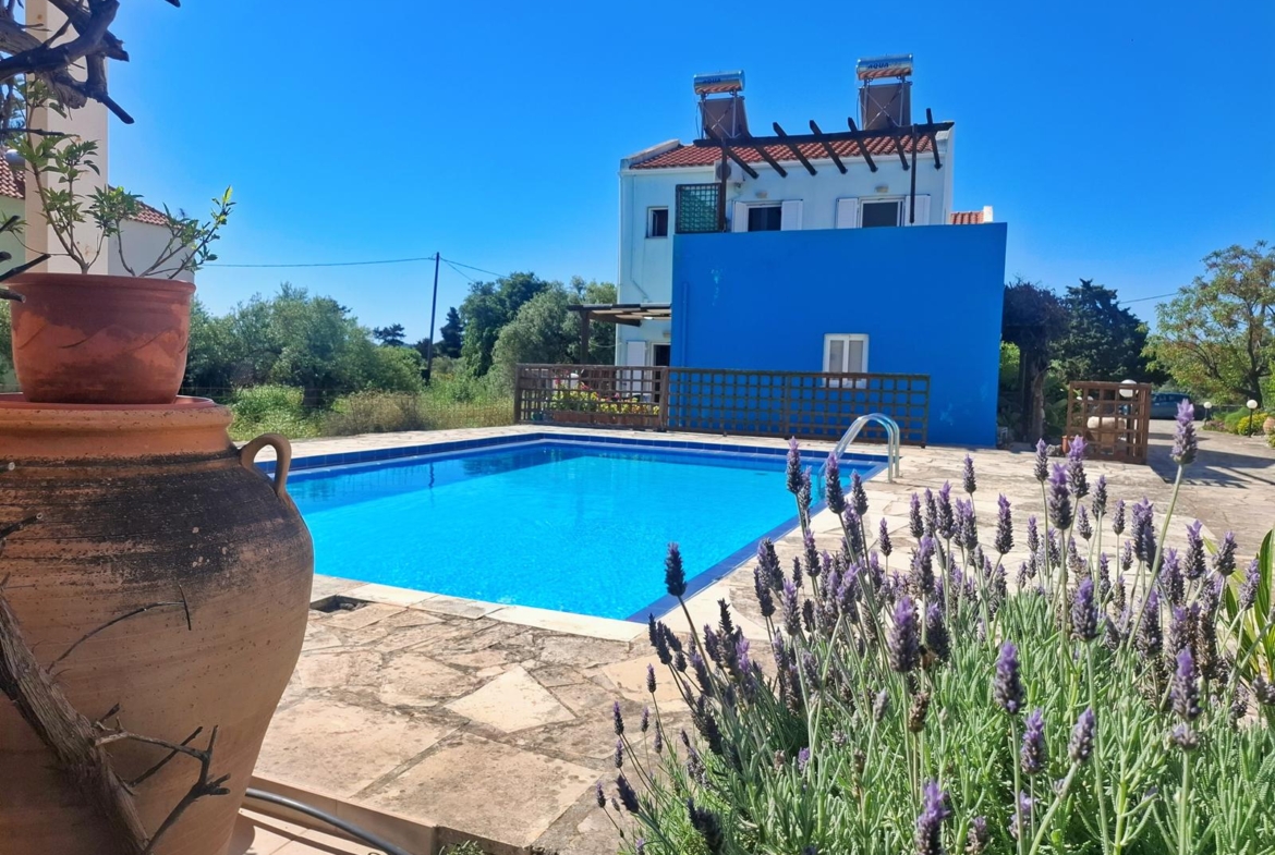 Two-bedroom house with a shared pool in Drapanos