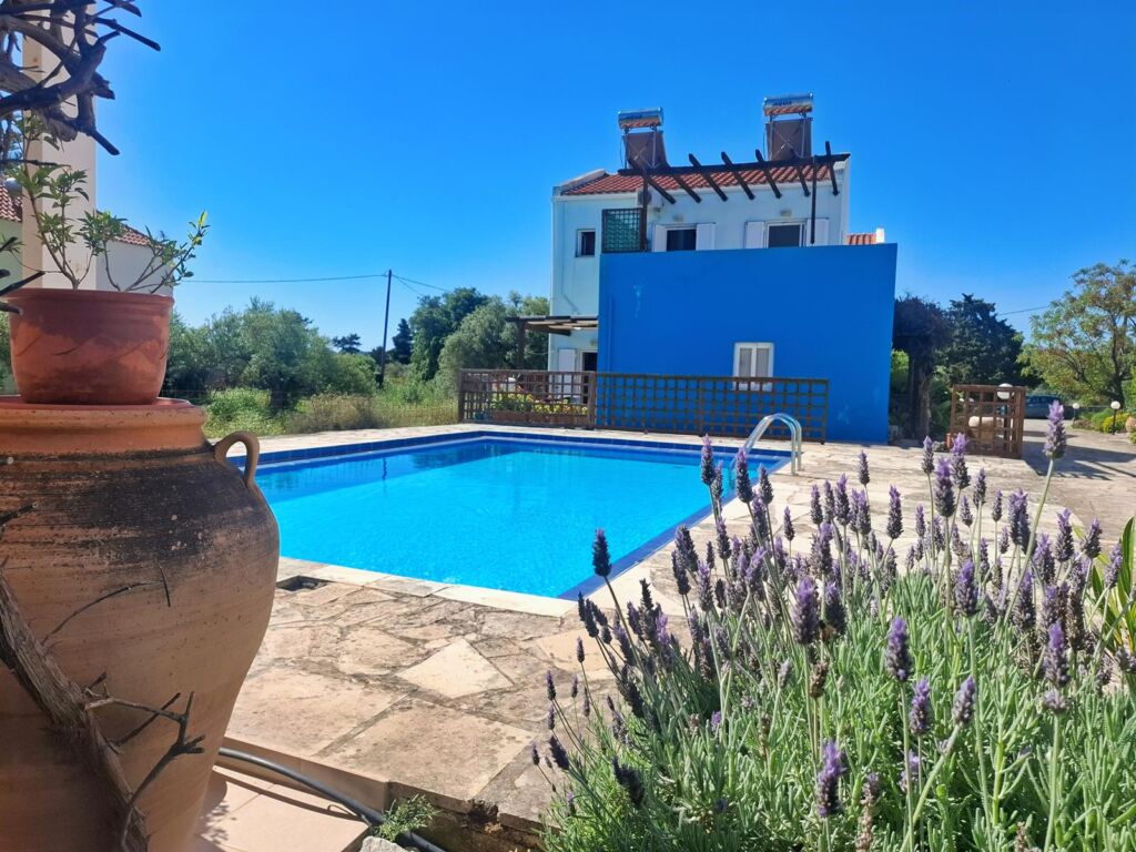 2 Two-bedroom house with a shared pool in Drapanos