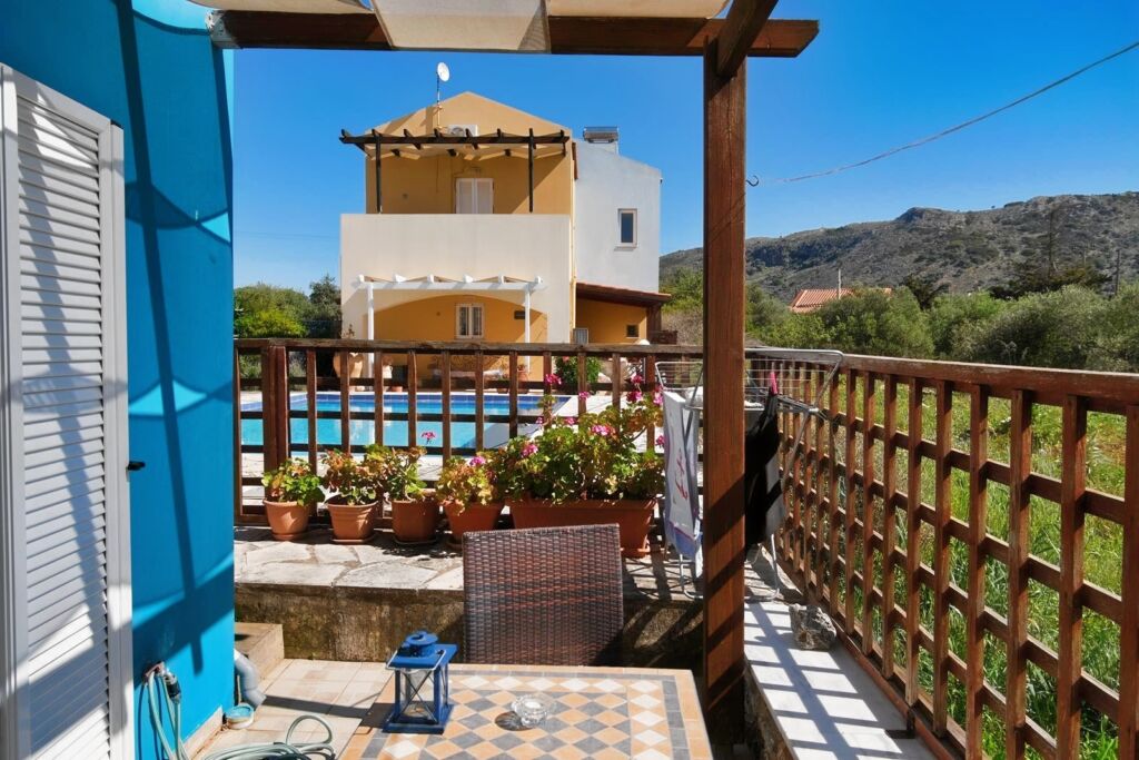 23 Two-bedroom house with a shared pool in Drapanos